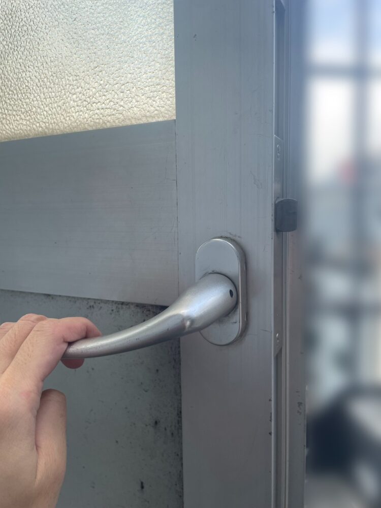 開錠後、ラッチが動かない