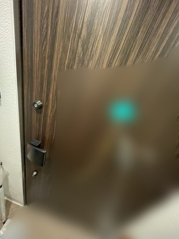 F22シリンダー 開錠作業中