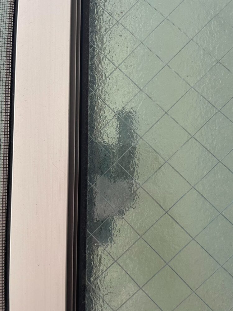 クレセント錠　施錠状態